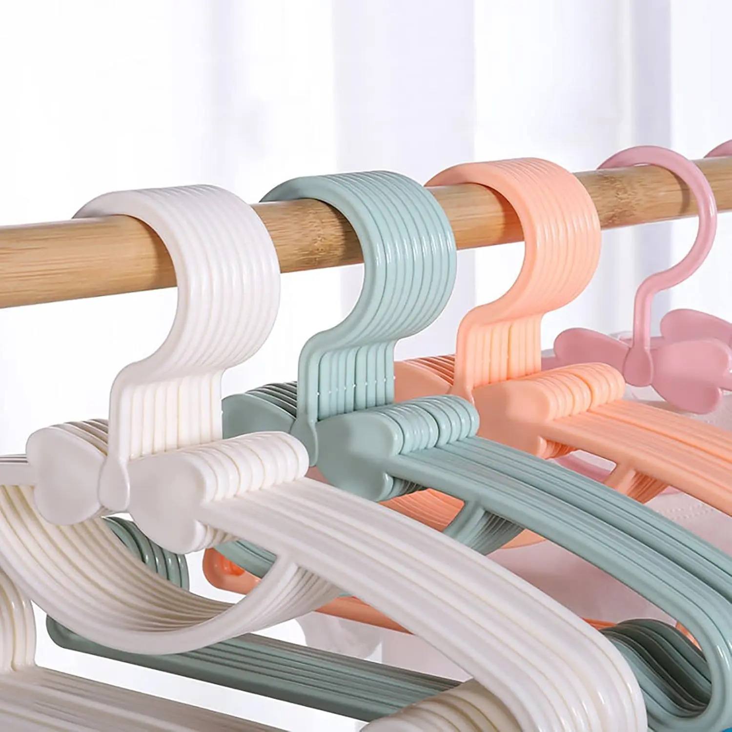 Babyhangers Plastic kinderkled - Baby Nursery Uniform recensie en prijs