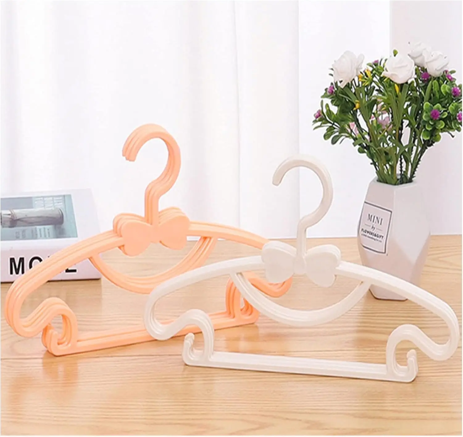 Babyhangers Plastic kinderkled - Baby Nursery Uniform recensie en prijs